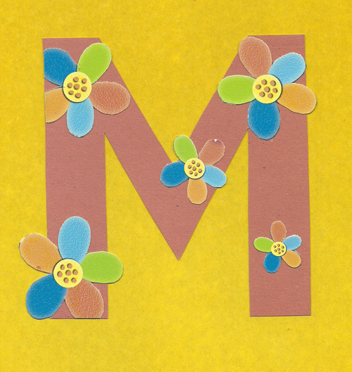 Буква М из цветочков